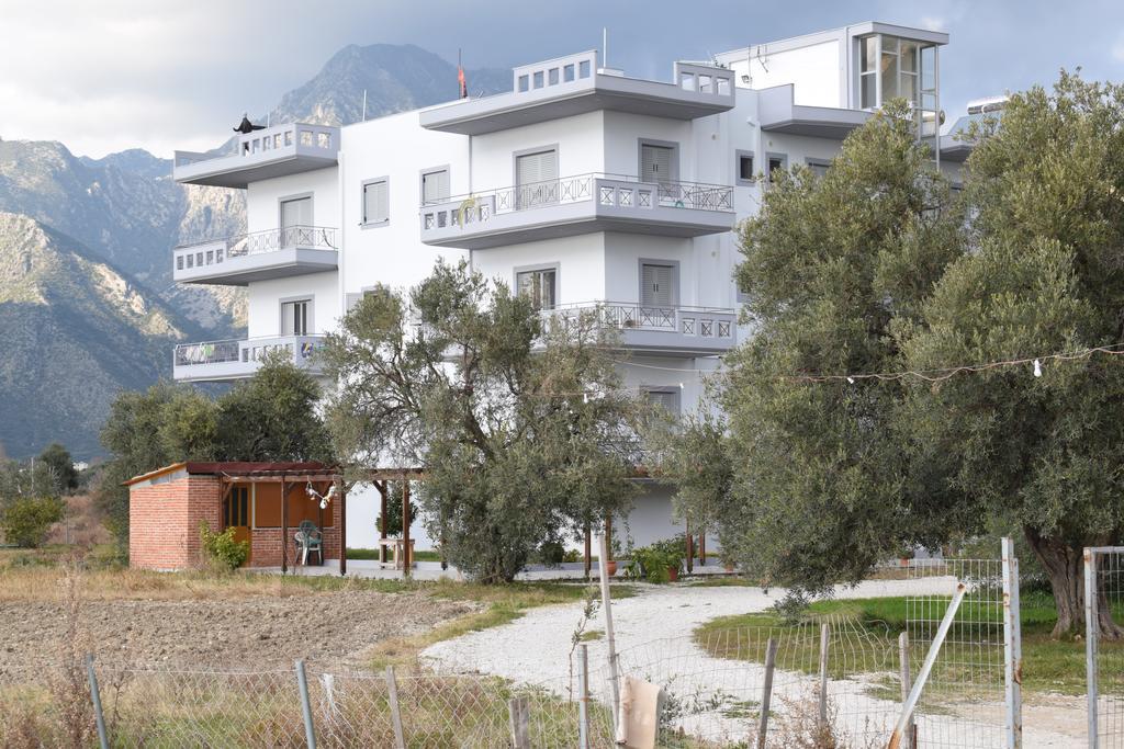 Vila Hadhri Borsh Extérieur photo