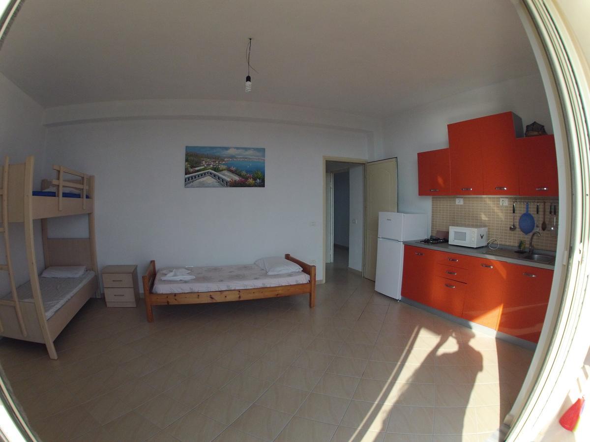 Vila Hadhri Borsh Extérieur photo